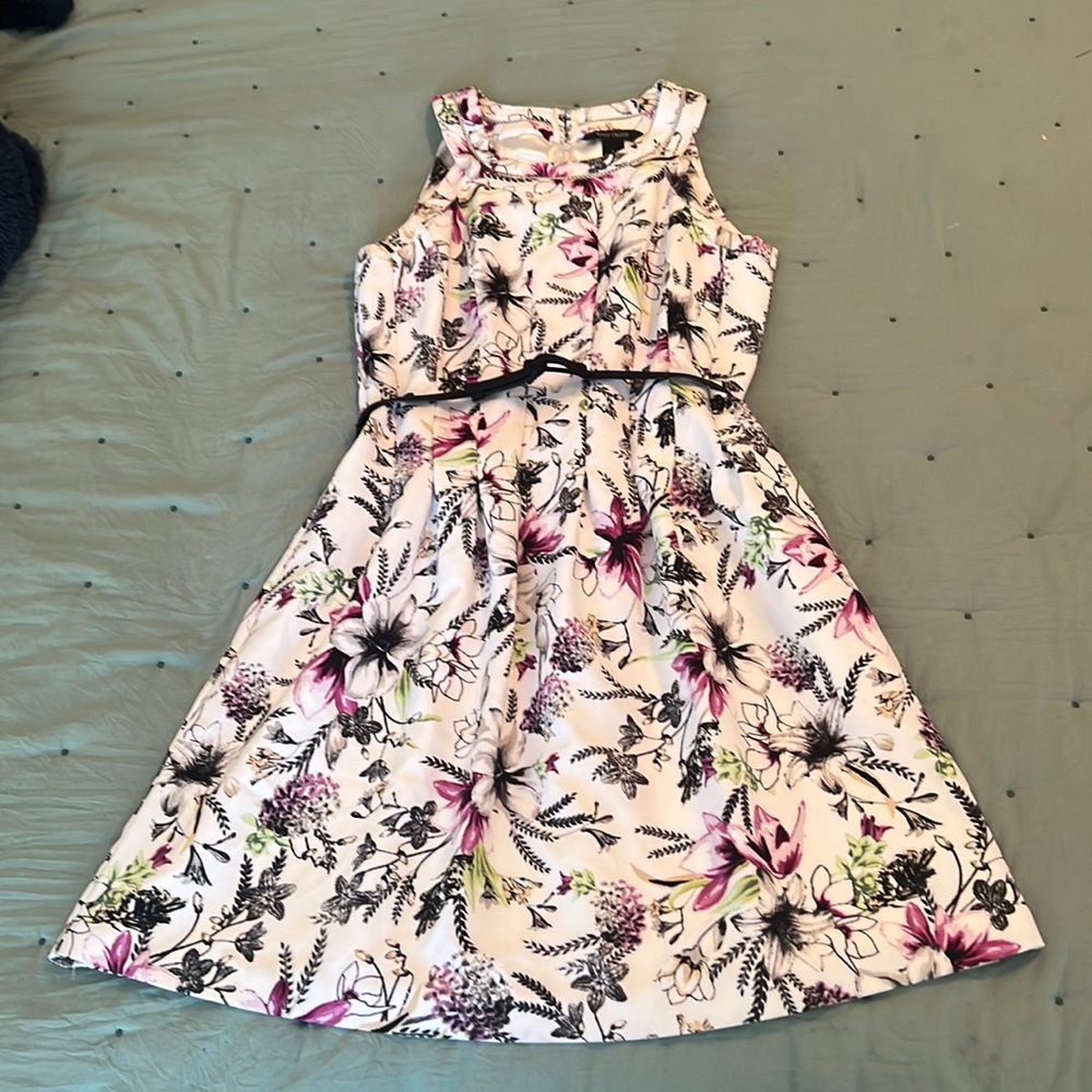 White House Black Market Floral Dress Great Condition